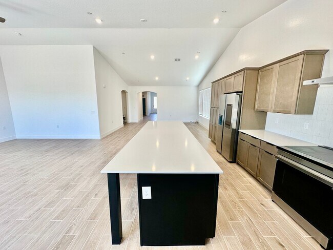 Building Photo - 5-Bedroom Lennar in Riverstone Community