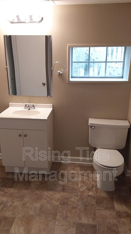 Building Photo - 5500 Crestview Dr