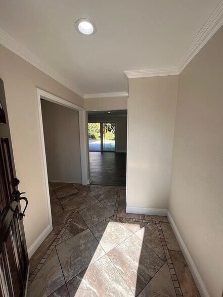 Building Photo - 8216 Glade Ave