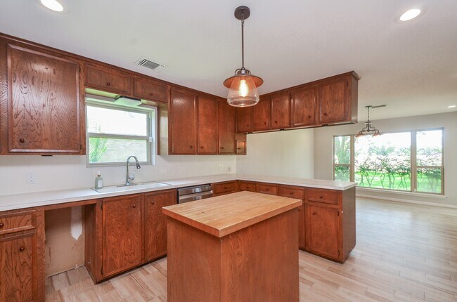Building Photo - 2103 Winged Foot Dr