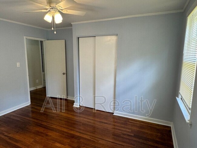 Building Photo - 4259 Hickory Dr