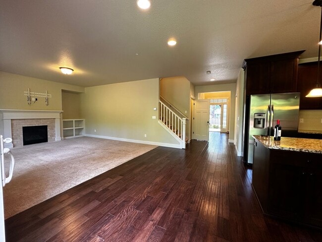 Building Photo - Beautiful 4-Bedroom Home in the Hills of W...