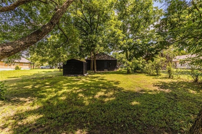 Building Photo - Beautifully remodeled single family home, ...