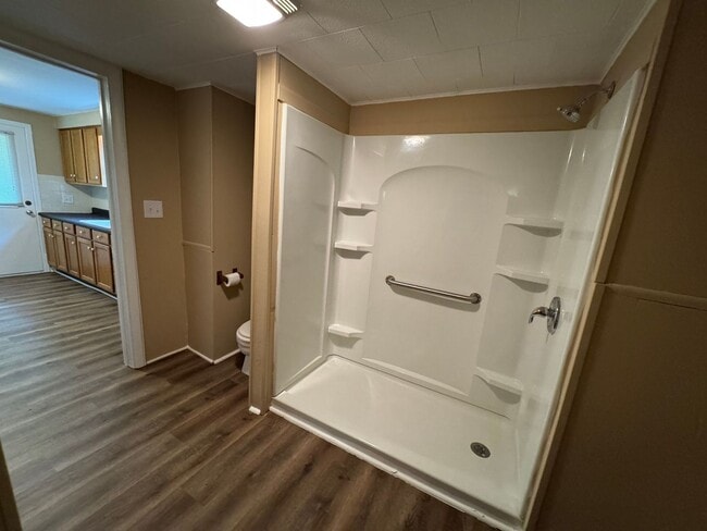 Building Photo - Beautiful 2-bedroom House in Moline with L...