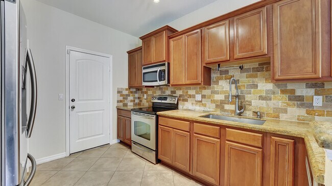 Building Photo - 6439 Azura Lake Rd