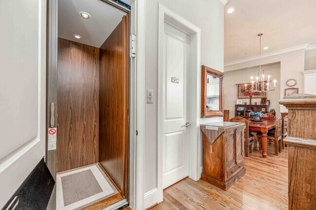 Building Photo - Luxury End Unit Rental with Elevator, Downtown Views, and Sky Deck ($150 off the second month!)