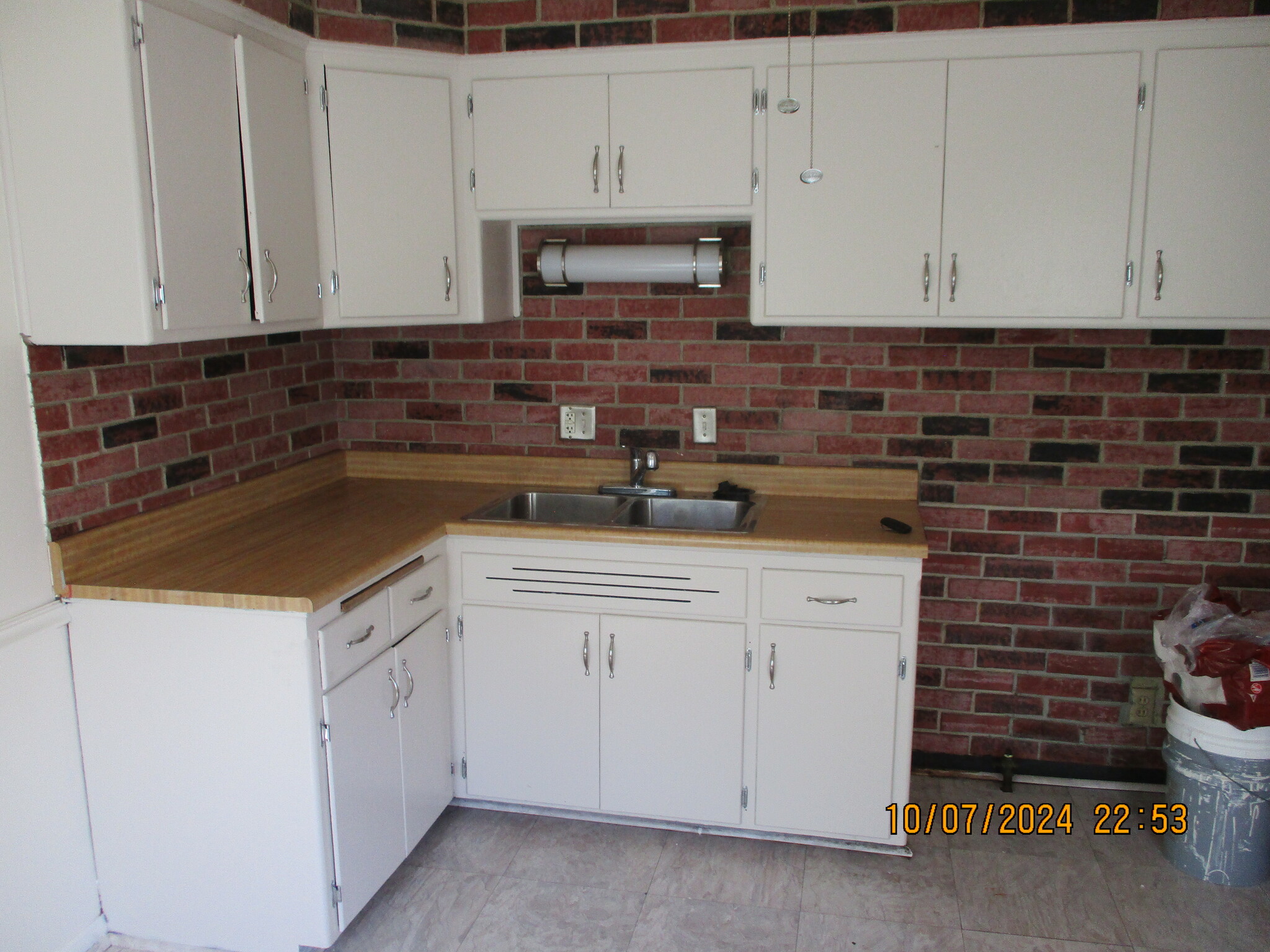 Kitchen - 3733 N 73rd St