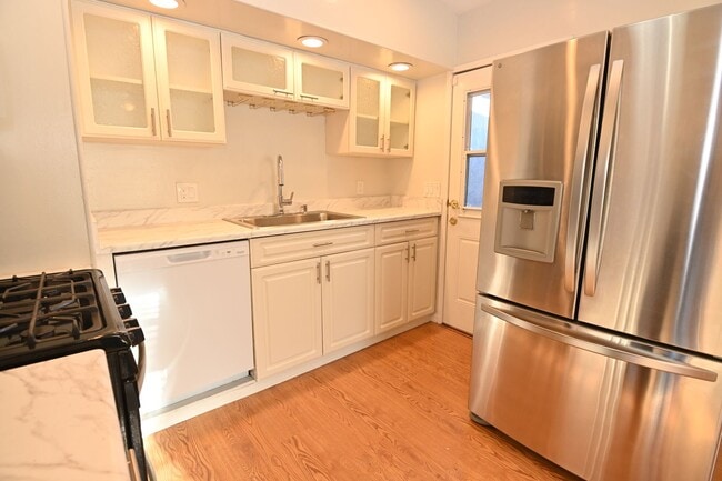 Building Photo - 1935 Jackson St