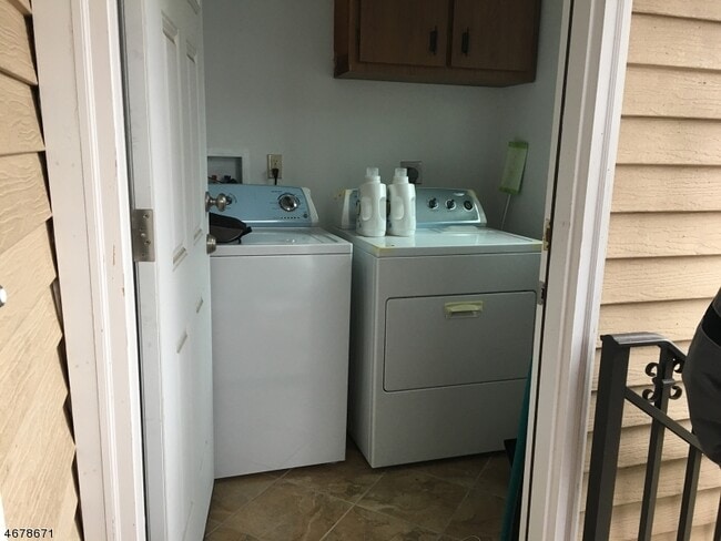 Building Photo - 503 Downer St