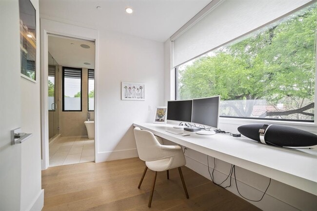 Building Photo - 2003 Melridge Pl