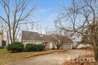 Building Photo - 1901 E Frontier Ln