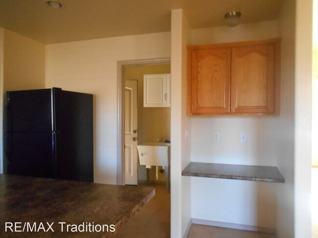 Building Photo - 3 br, 2 bath House - 1606 W. 7th South