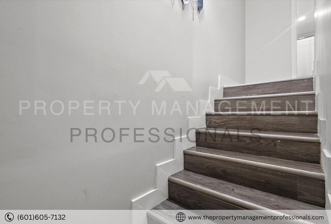 Building Photo - Cute & convenient