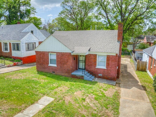 Building Photo - Gorgeous renovation!