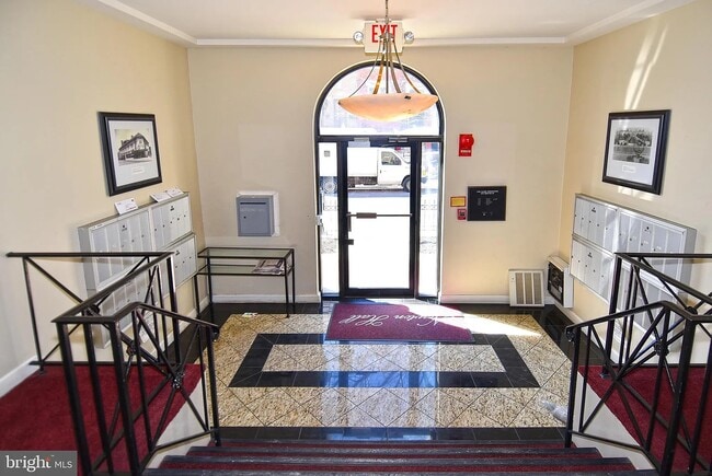 Building Photo - 1417 Newton St NW