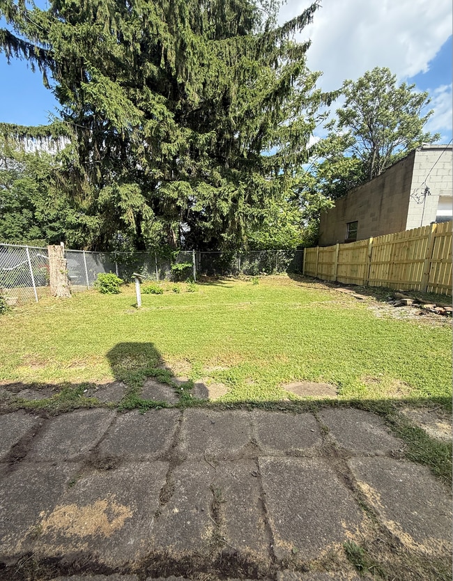 Building Photo - Adorable 3 Bedroom, 2 Bathroom Home with Garage & Off-Street Parking