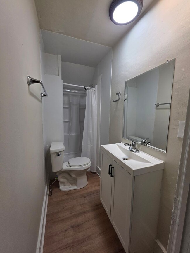 Building Photo - 124 S Lake St