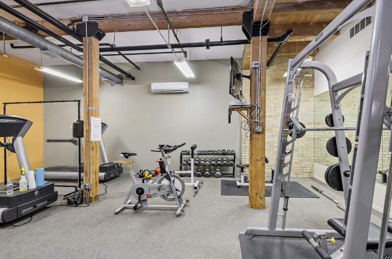 Building Photo - 2012 W St Paul Ave