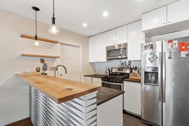Building Photo - 9717 Hansford Dr