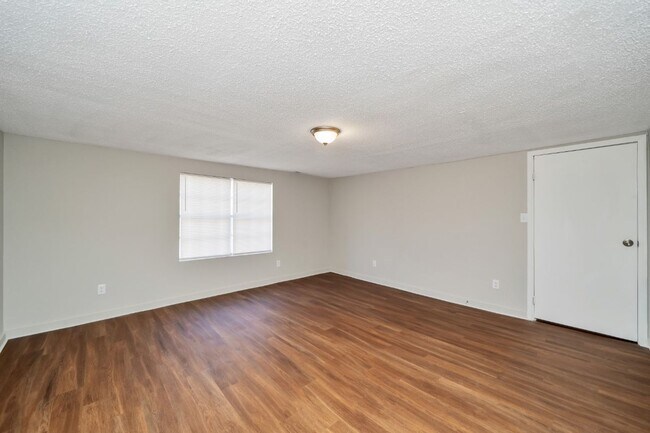 Building Photo - 1624 Fairview Dr