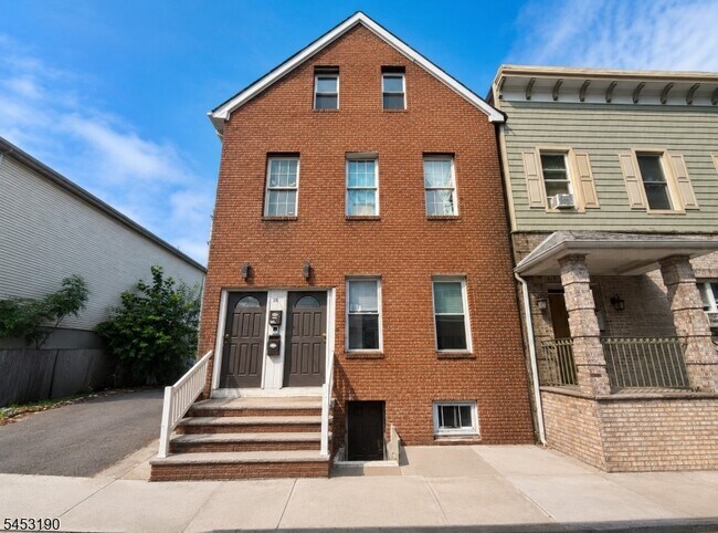 Building Photo - 35 Lentz Ave