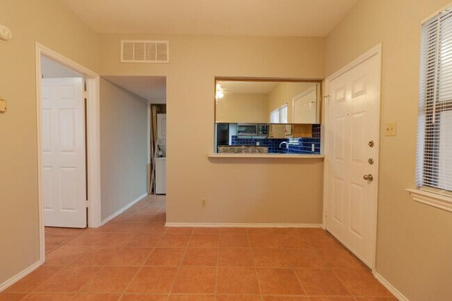 Primary Photo - 706 W 22nd St