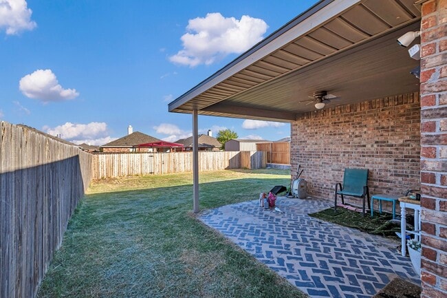 Building Photo - 705 E 95th St