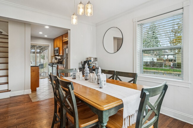 Building Photo - 102 S Ashland Ave