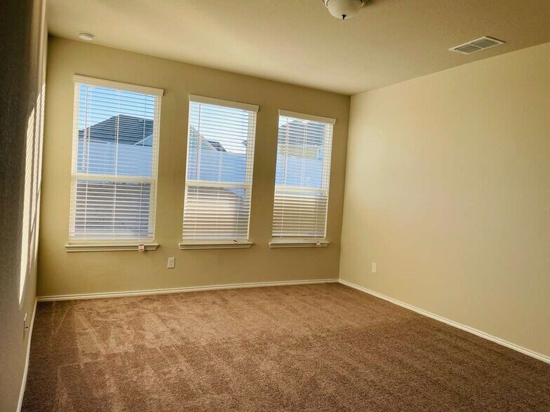 Master bed room - 10032 Adams Ln