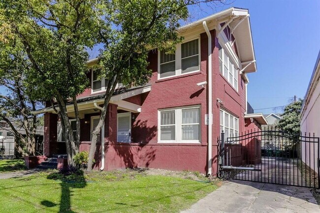 Building Photo - 612 W Alabama St
