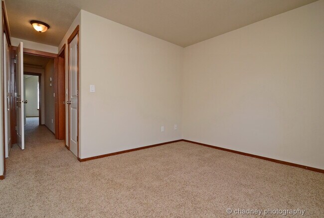 Building Photo - Beautiful Townhome! Flawless Location!