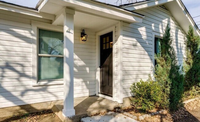 Building Photo - Amazing 3 Bed, 2 Bath Rental in Desirable Oakhurst Subdivision of Fort Worth- 76111