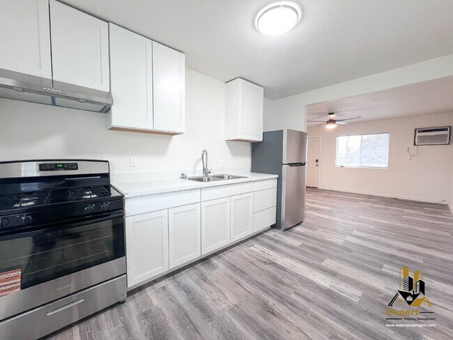 Building Photo - 1507 Nogales St