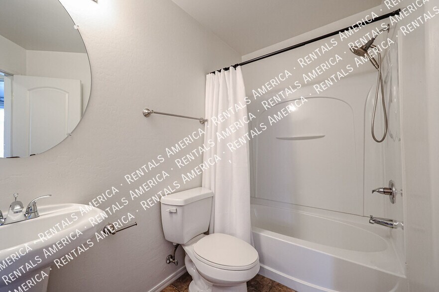 Building Photo - 4057 E Windsor Dr