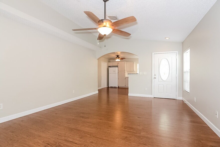 Building Photo - 1822 Coyote Pl