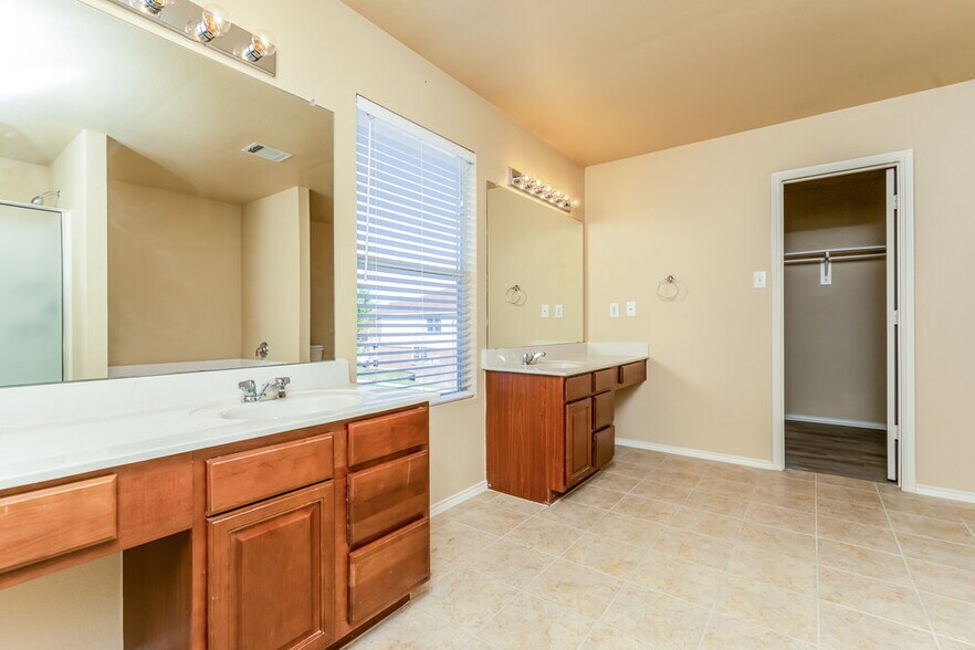 Building Photo - 8500 Shallow Creek Dr