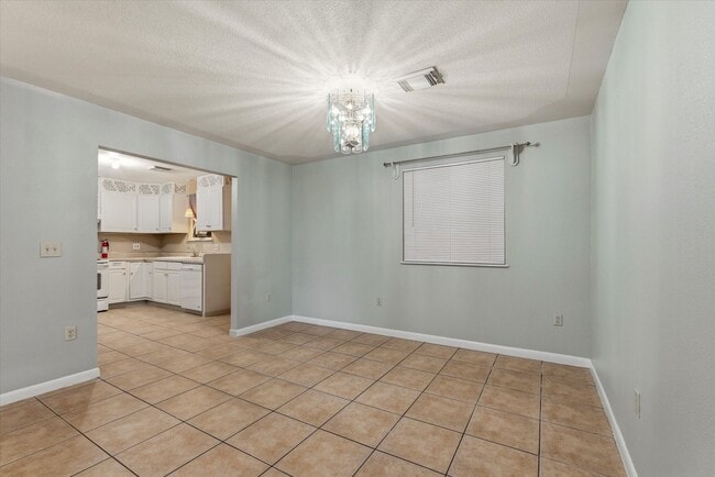 Building Photo - 831 Terryhollow St