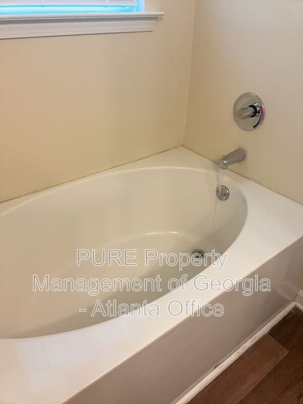 Building Photo - 160 Pine Ridge Rd