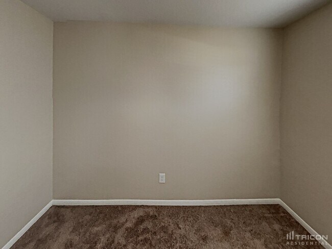 Building Photo - 425 Palomino Stand Dr