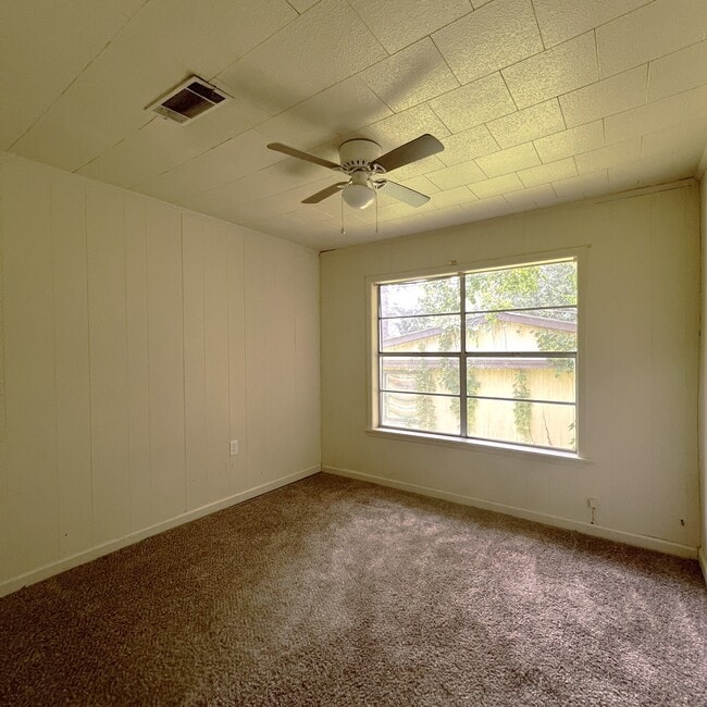 Building Photo - 1128 Westwood Dr