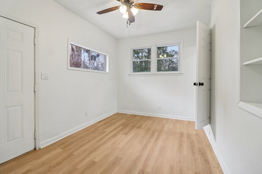 Building Photo - 3159 Bobolink Dr