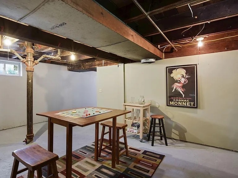 Basment - 3935 Hubbard Ave N