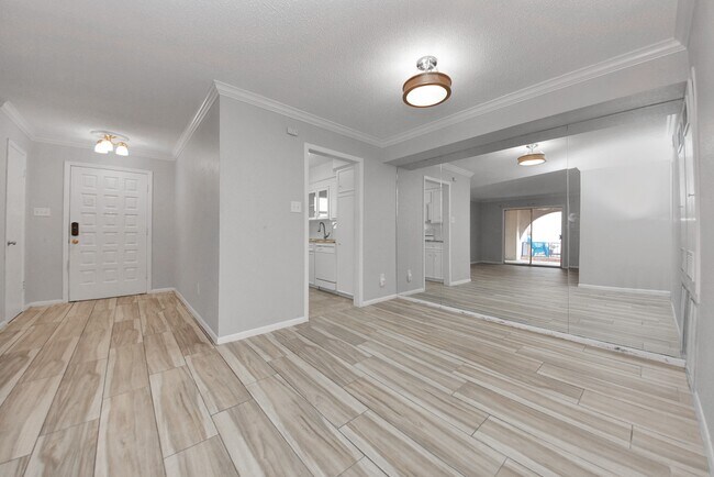 Building Photo - 2744 Briarhurst Dr