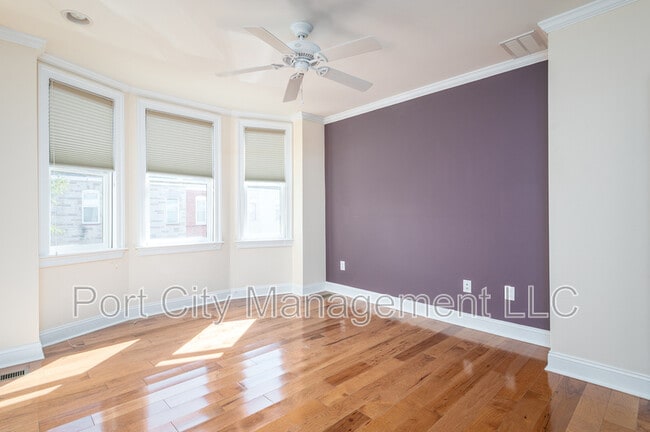 Building Photo - 724 S Ellwood Ave