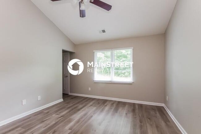 Building Photo - 3 Bedroom Pet-Friendly Home in CHARLOTTE, NC with Main Street Renewal