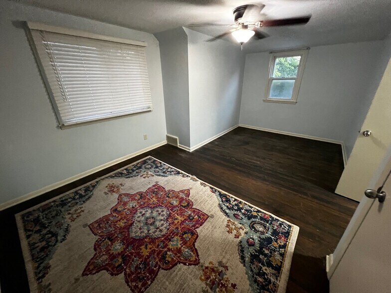Building Photo - 2108 Oaklawn Ave