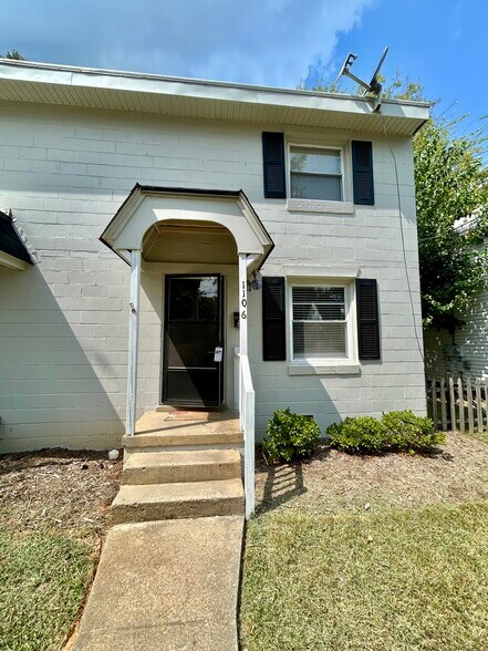 Front Door - 1106 S Lombardy St