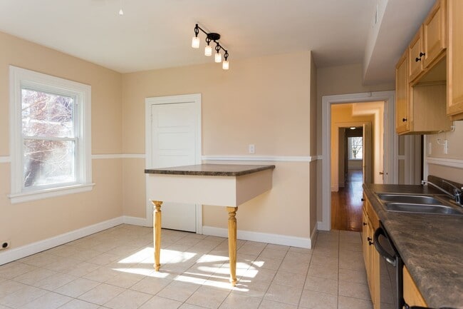 Building Photo - 412 W Marshall St