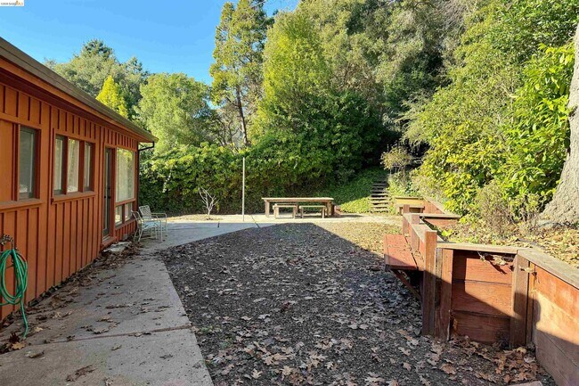 Building Photo - 25 Sunset Dr