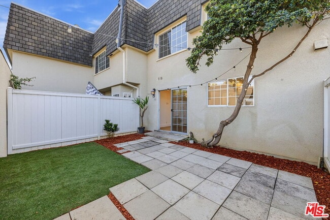 Building Photo - 19111 Hamlin St